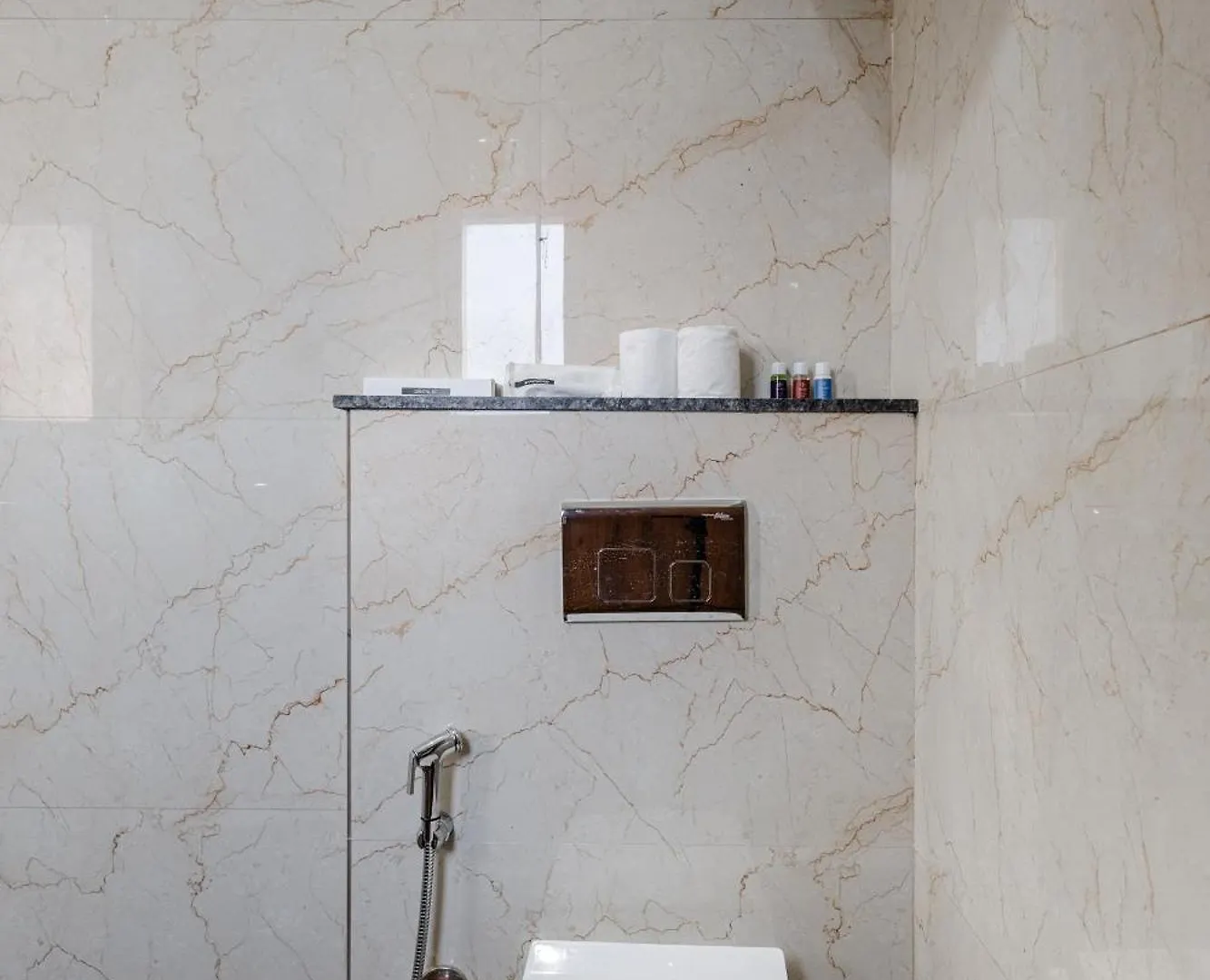 Lime Tree Luxury 2Bhk Serviced Apartment Near Artemis Hospital Gurgaon