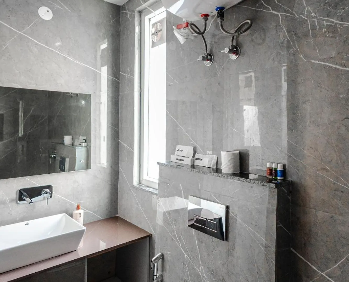 Lime Tree Luxury 2Bhk Serviced Apartment Near Artemis Hospital Gurgaon 0*,  Indien