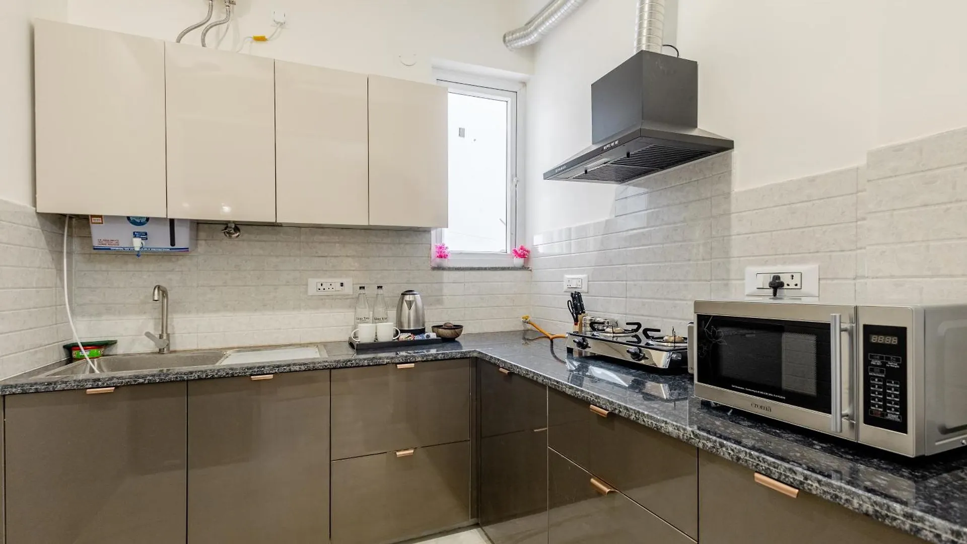 Lime Tree Luxury 2Bhk Serviced Apartment Near Artemis Hospital Gurgaon