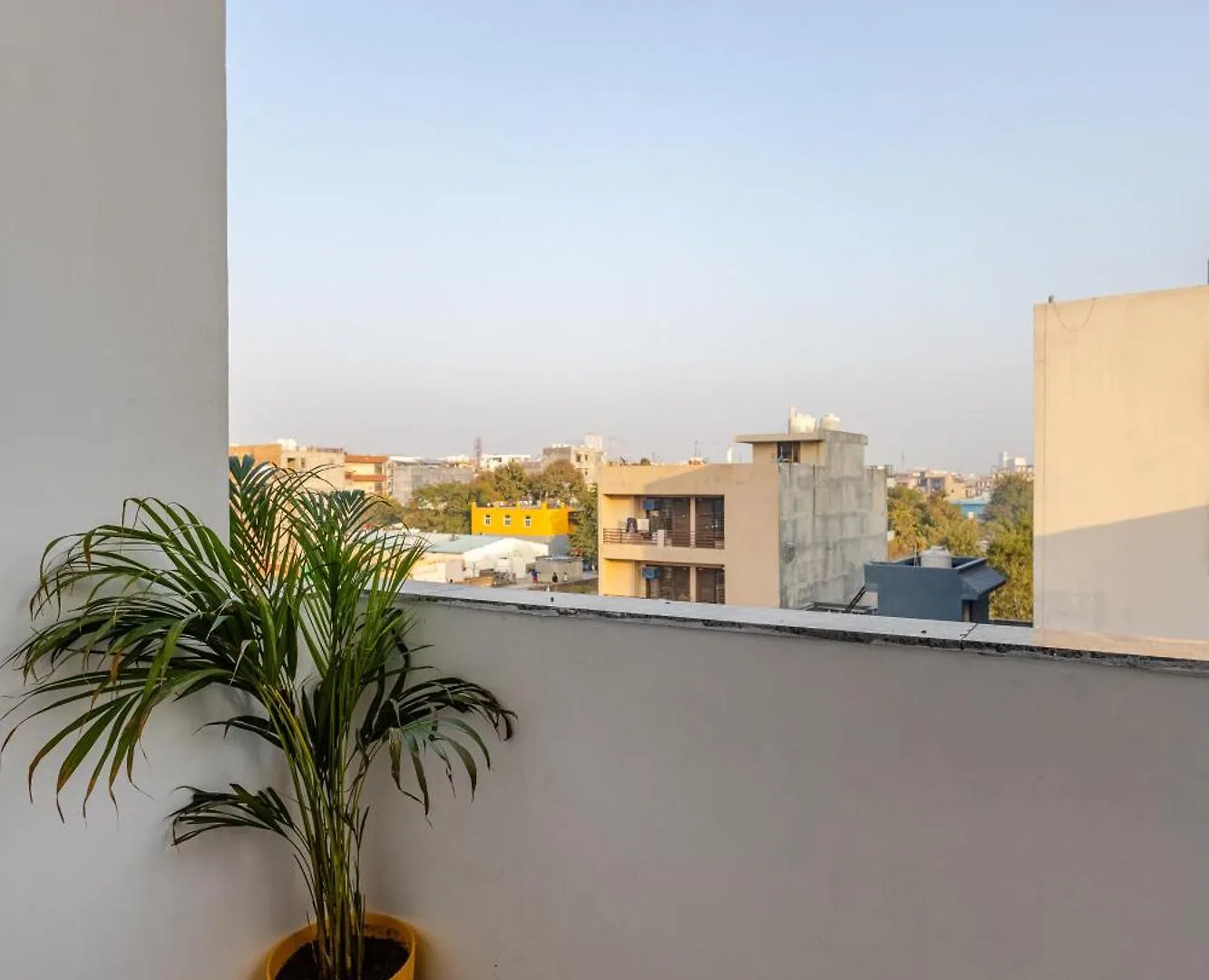 Lime Tree Luxury 2Bhk Serviced Apartment Near Artemis Hospital Gurgaon Indien
